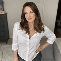 Arwen Holt